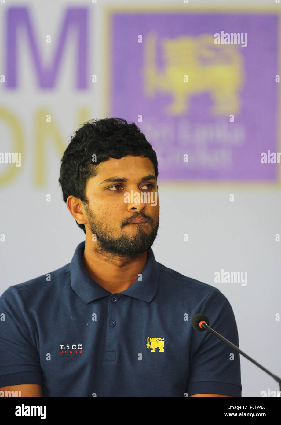 Le capitaine de cricket du Sri Lanka Dinesh Chandimal parle lors d'une conférence de presse. (Photo par Pradeep Dambarage / Pacific Press) Banque D'Images