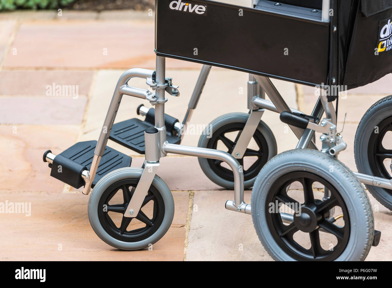 Handicap, mobilité, fauteuil roulant non valide. Banque D'Images