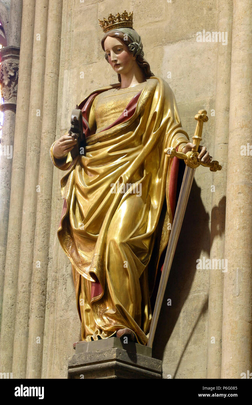 Sainte Catherine d'Alexandrie, la statue dans la cathédrale de Zagreb, dédiée à l'assomption de Marie Banque D'Images