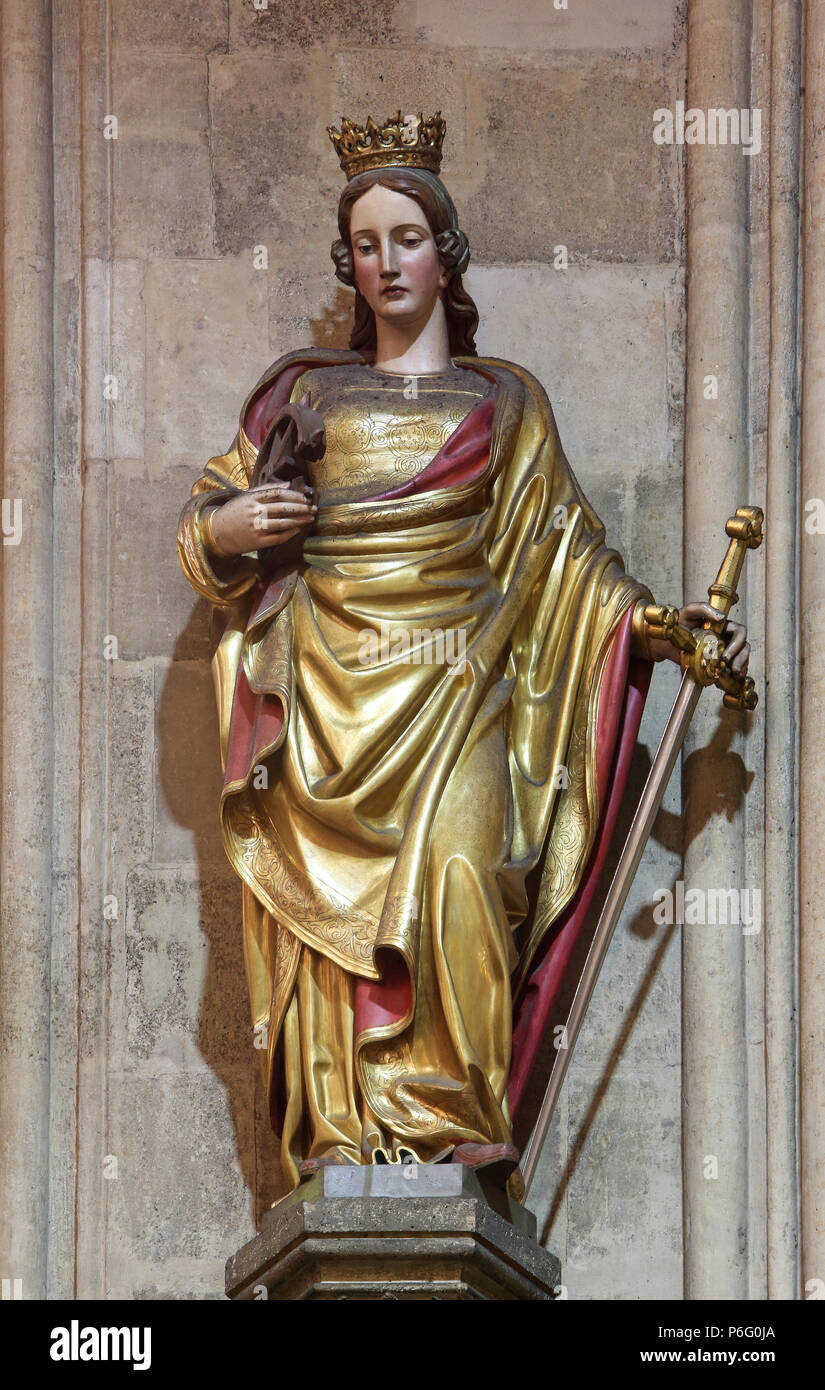 Sainte Catherine d'Alexandrie, la statue dans la cathédrale de Zagreb, dédiée à l'assomption de Marie Banque D'Images