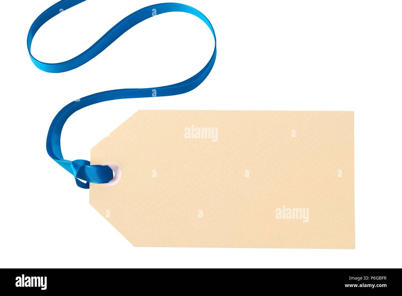 Cadeaux de Noël tag with blue ribbon isolé sur fond blanc Banque D'Images