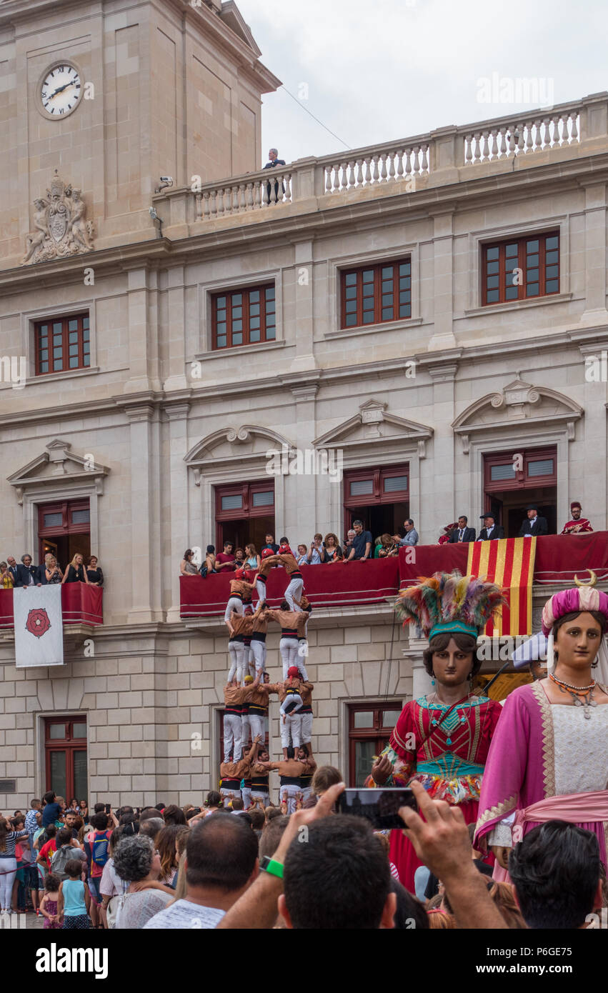 Reus, Espagne. Juin 2018 : Castells Performance avec Gegants géants ou la danse, fête traditionnelle en Catalogne. Banque D'Images