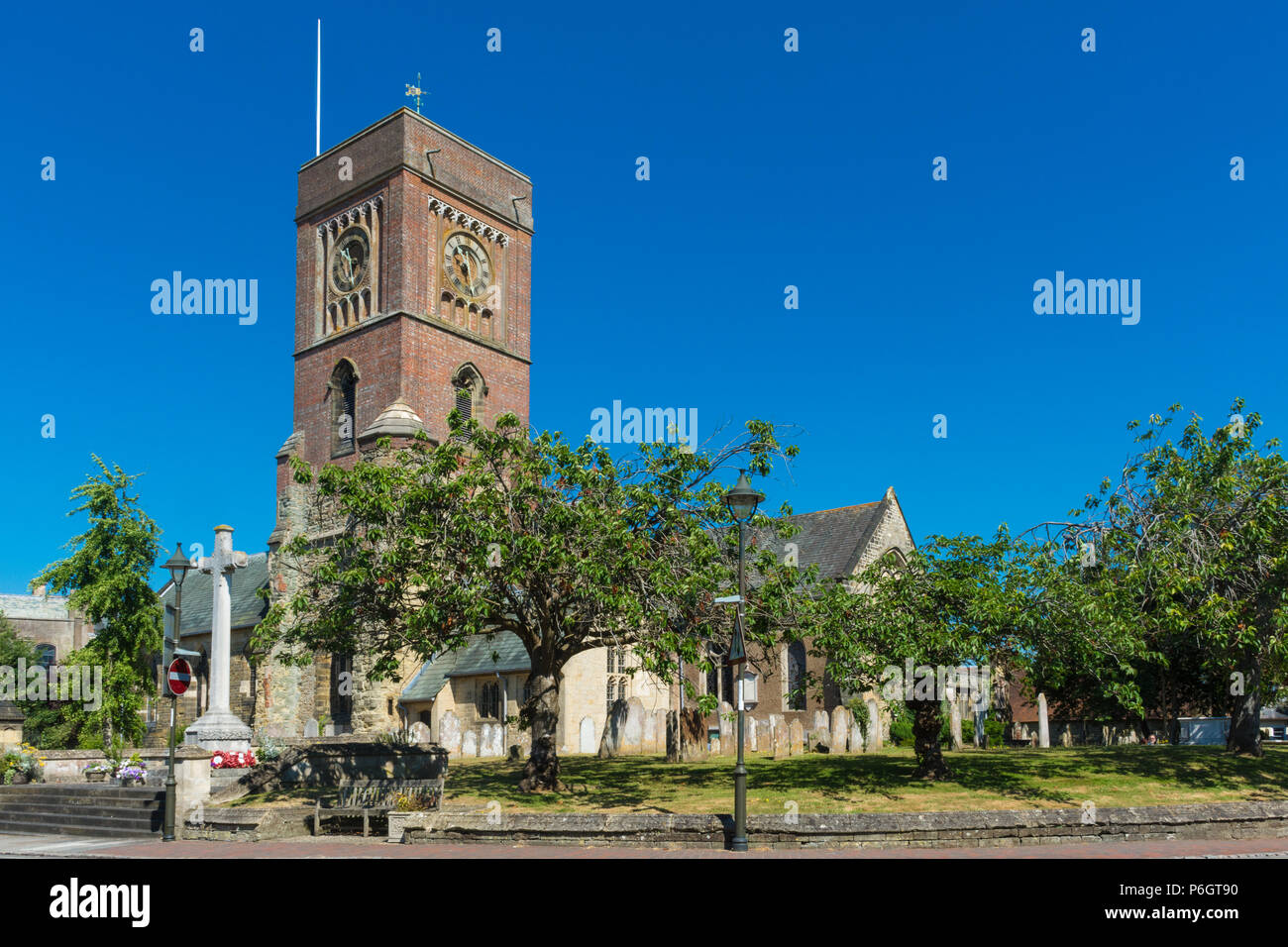 L'église de Sainte Marie dans la pittoresque ville de marché de Petworth, West Sussex, UK Banque D'Images