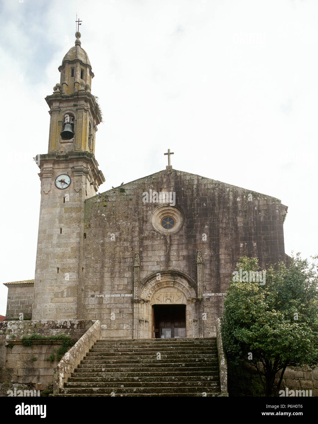 La Corogne, province de Rianxo, Galice, Espagne. L'église Santa Coloma, construit au 15ème siècle et plus tard d'une réforme. Banque D'Images