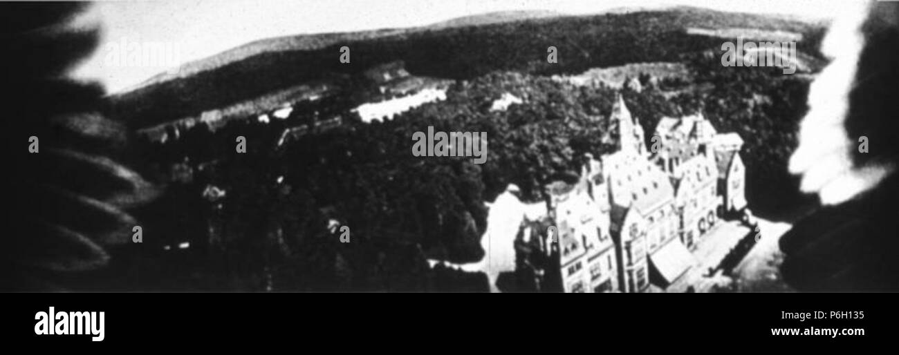 Anglais : des images d'Julius Neubronner attaché à une caméra du pigeon voyageur, dont une avec extrémités de l'aile visible sur les bords . 24 septembre 2009, 04:41 (UTC) 53 Hôtel Kronberg holubi fotografie s kridly Banque D'Images Anglais : des images d'Julius Neubronner attaché à une caméra du pigeon voyageur, dont une avec extrémités de l'aile visible sur les bords . 24 septembre 2009, 04:41 (UTC) 53 Hôtel Kronberg holubi fotografie s kridly Banque D'Images