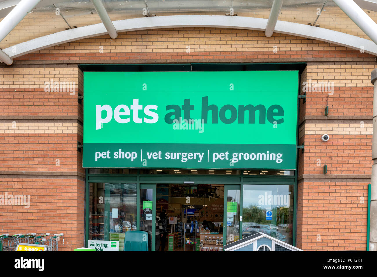 Signer sur une Pets at Home store à Blackpool, Lancashire, UK Banque D'Images