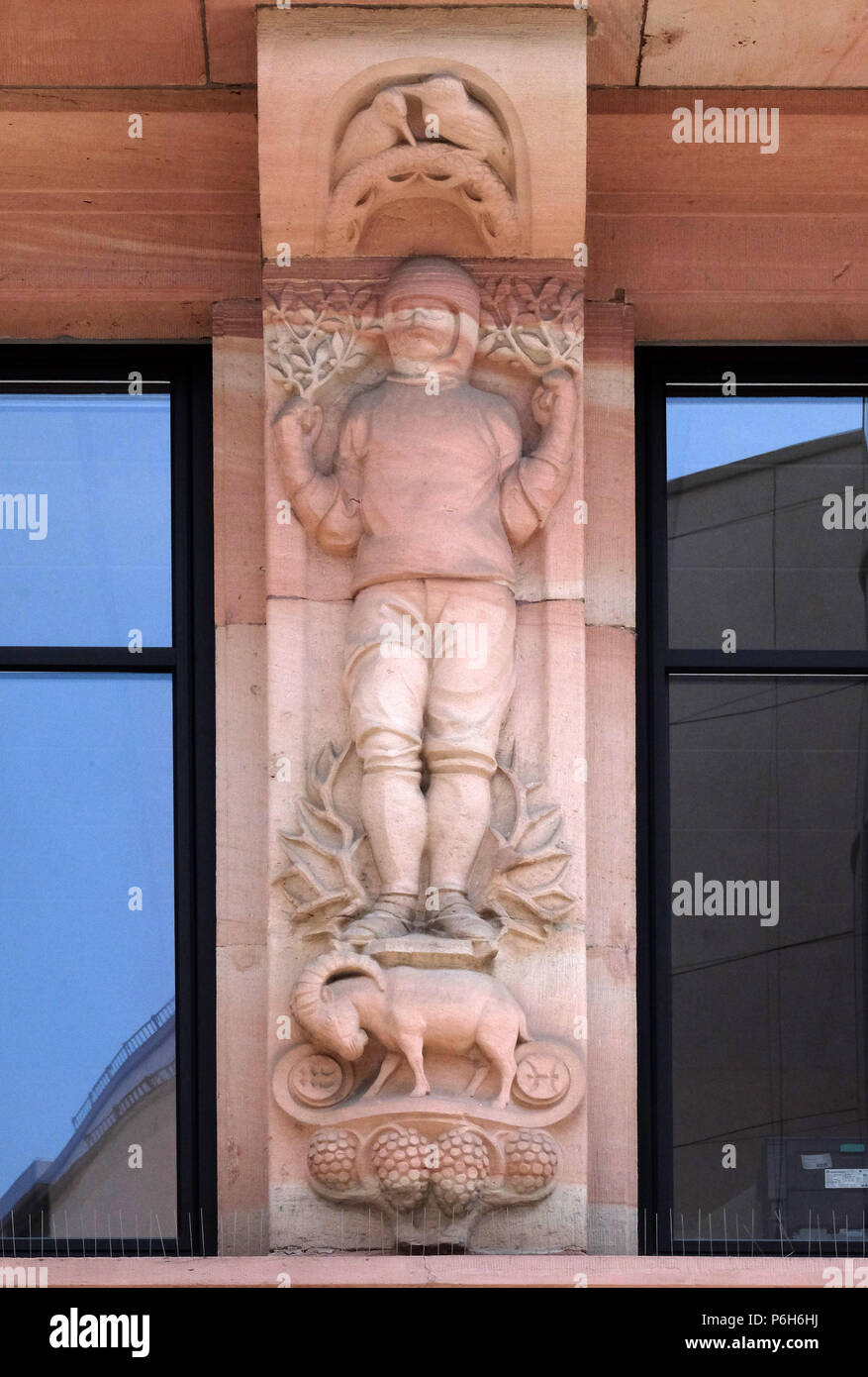 Le signe astrologique du Capricorne, relief sur façade de maison à Aschaffenburg, Allemagne Banque D'Images