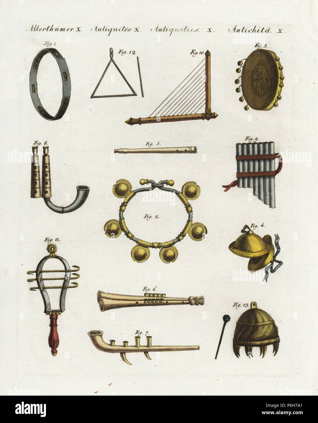 Instruments de musique anciens : sistre égyptien 1 tambourins, cymbales, 2,3 4, simple et double les fifres 5-8, flûte de pan ou syrinx 9, le grec sambuca ou harpe 10, d'Isis, 11 sistre 12 triangle, et cymbale avec chien 13. Coloriée à la gravure sur cuivre de Johann Friedrich de Bertuch Bilderbuch fur Kinder (Livre d'images pour les enfants), Weimar, 1802. Banque D'Images