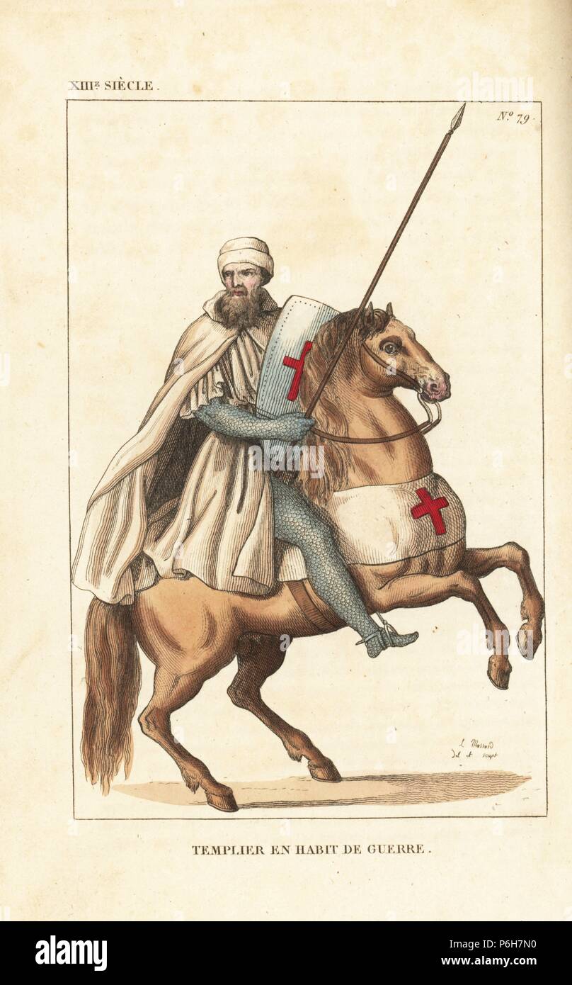 L'uniforme de combat de templier, 13ème siècle. Il porte un bonnet blanc,  le phoque à capuchon (CAP) rang élite montrant et dessus de maille armure.  Il porte la lance et le bouclier