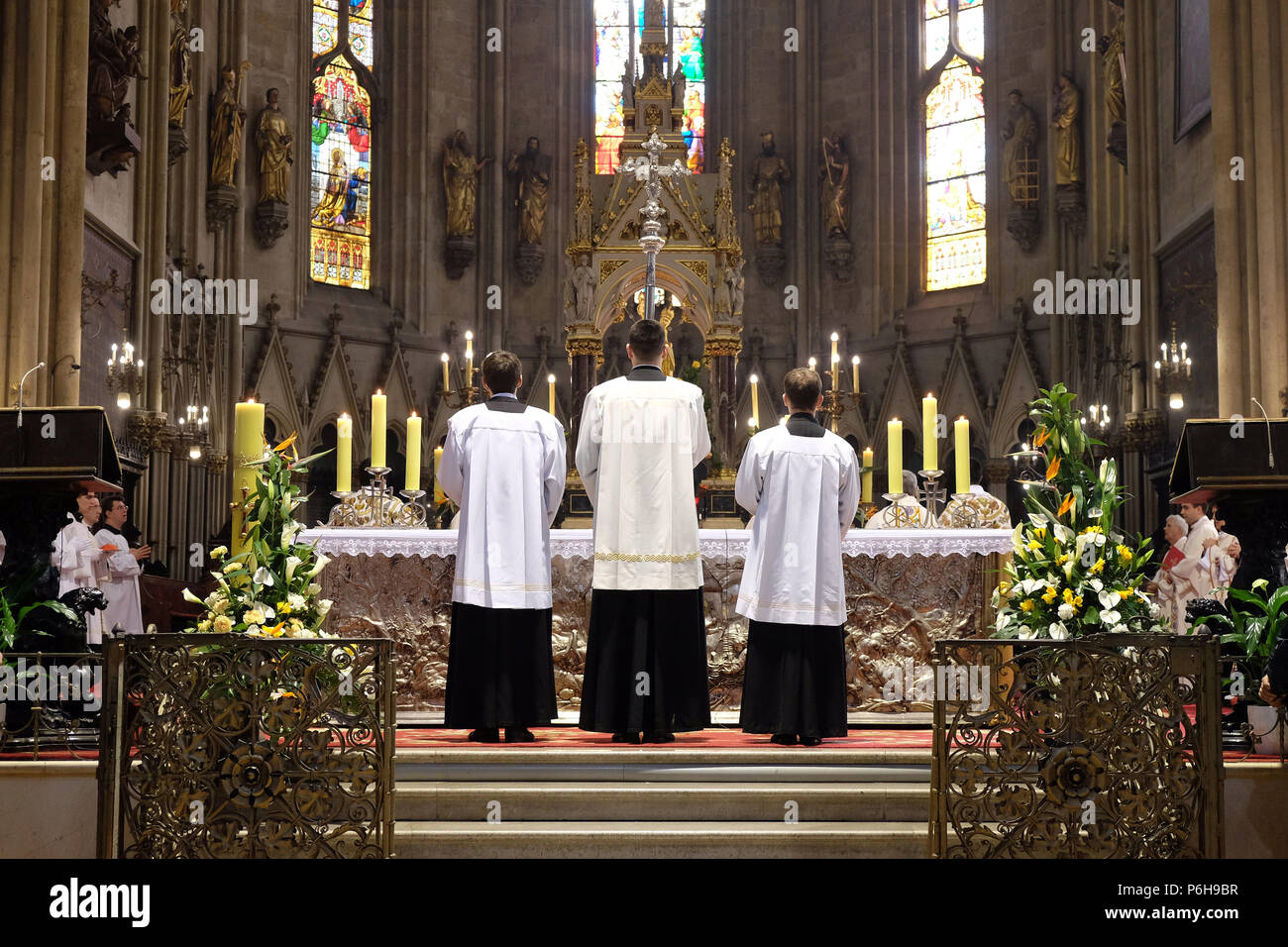 Messe de Pâques à la Cathédrale de l'Assomption de la Vierge Marie à Zagreb le 05 avril, 2015 Banque D'Images