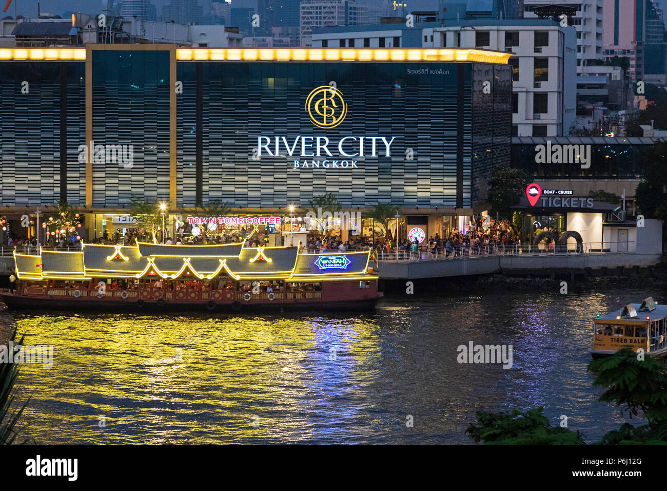 River City Shopping Mall sur la rivière Chao Phraya, Bangkok, Thaïlande Banque D'Images