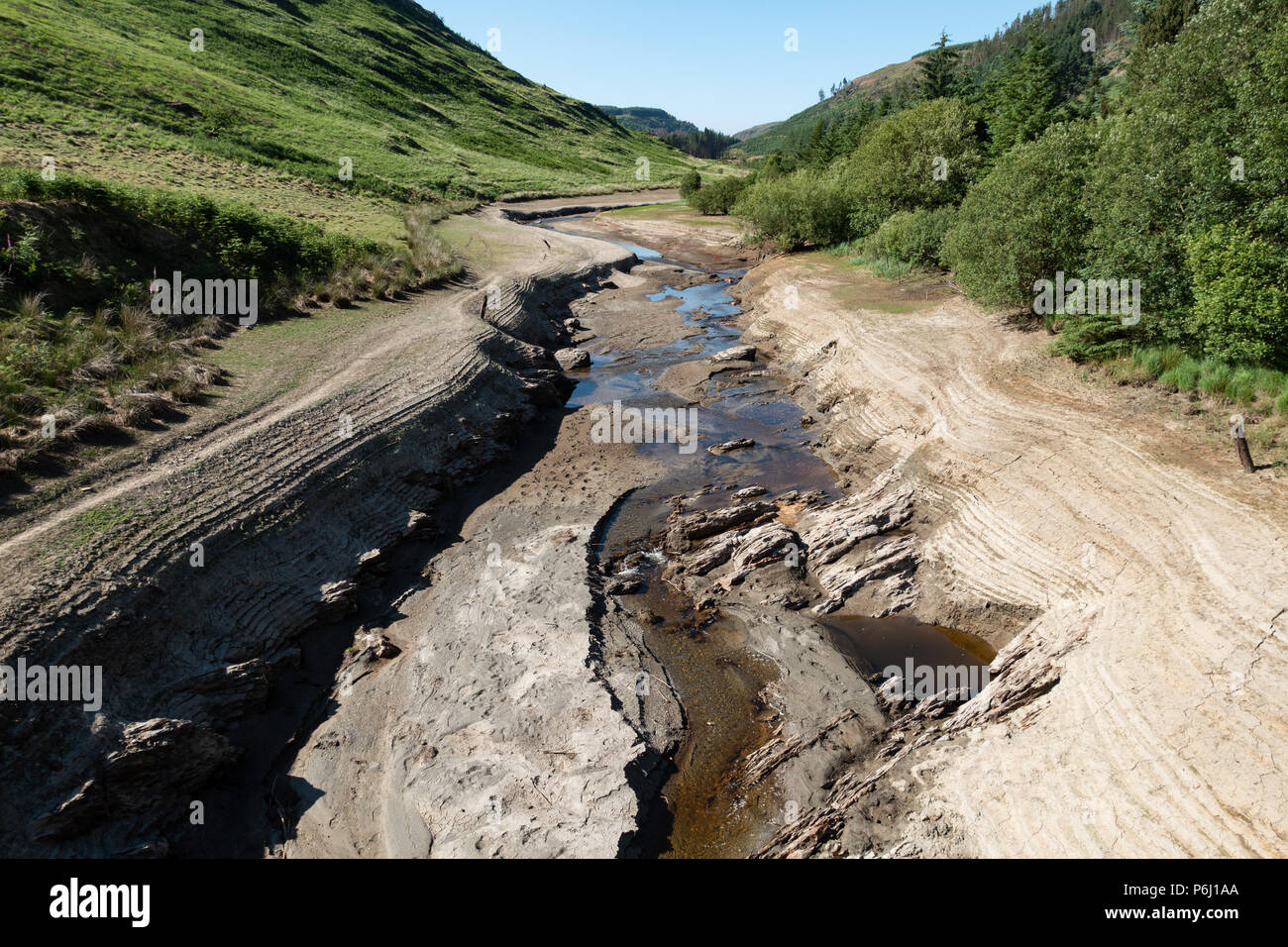Lit de rivière à sec dans le cours supérieur de la rivière Towy, Pays de Galles, 29 juin, 2018 Banque D'Images