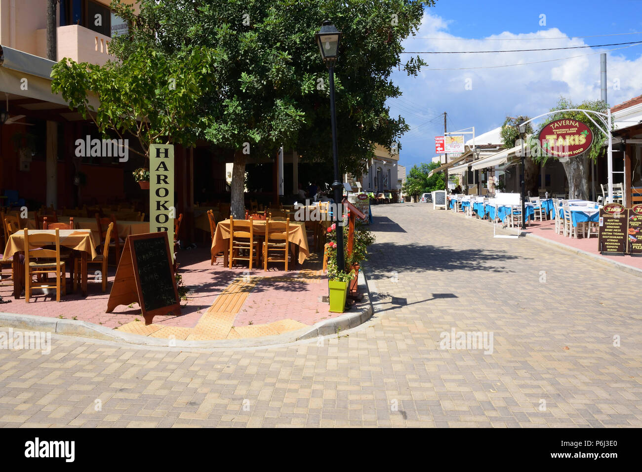 Tavernes de Plaka, Crète, Grèce, Europe Banque D'Images
