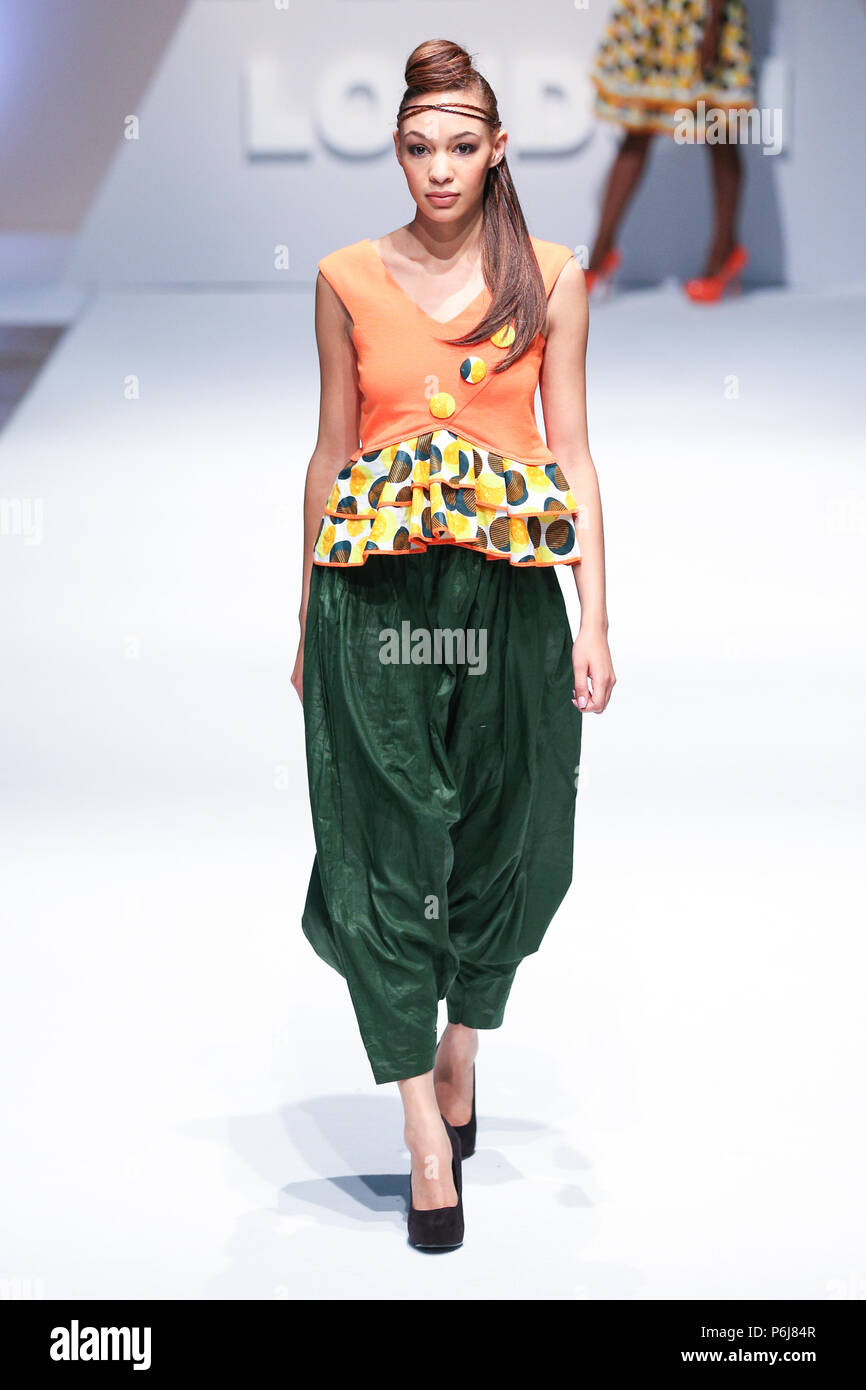 Londres, Royaume-Uni, août 2014 Ambiance , Couture ont présenté leurs nouvelle collection lors de la Fashion Week de Londres 2014 L'Afrique. Mariusz Goslicki/Alamy Banque D'Images