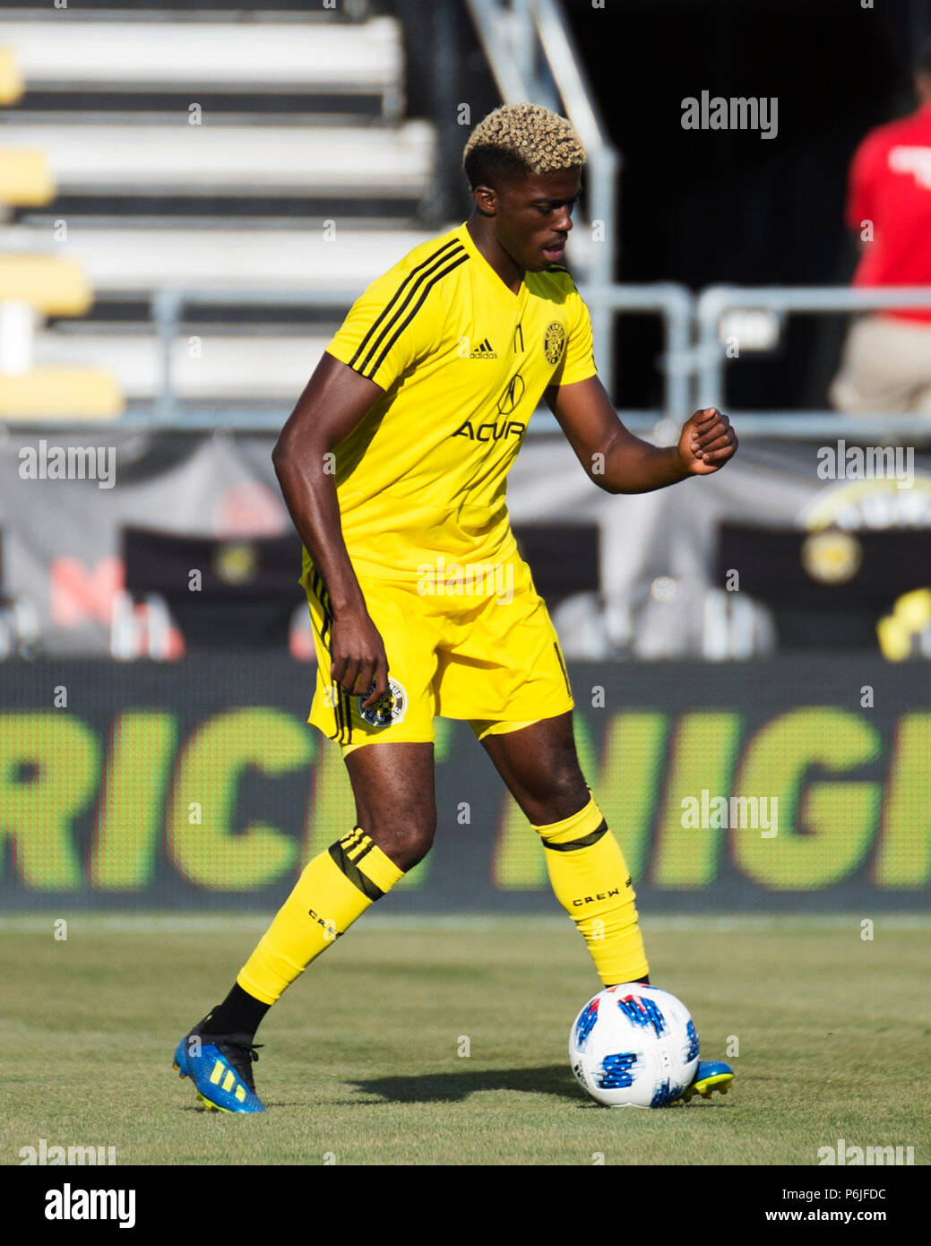 Columbus, États-Unis. 30 juin 2018. Columbus Crew SC avance Gyasi Zardes (11) se réchauffe avant de faire face au lac de sel réel dans leur match à Columbus, OH, États-Unis. Brent Clark/Alamy Live News Banque D'Images