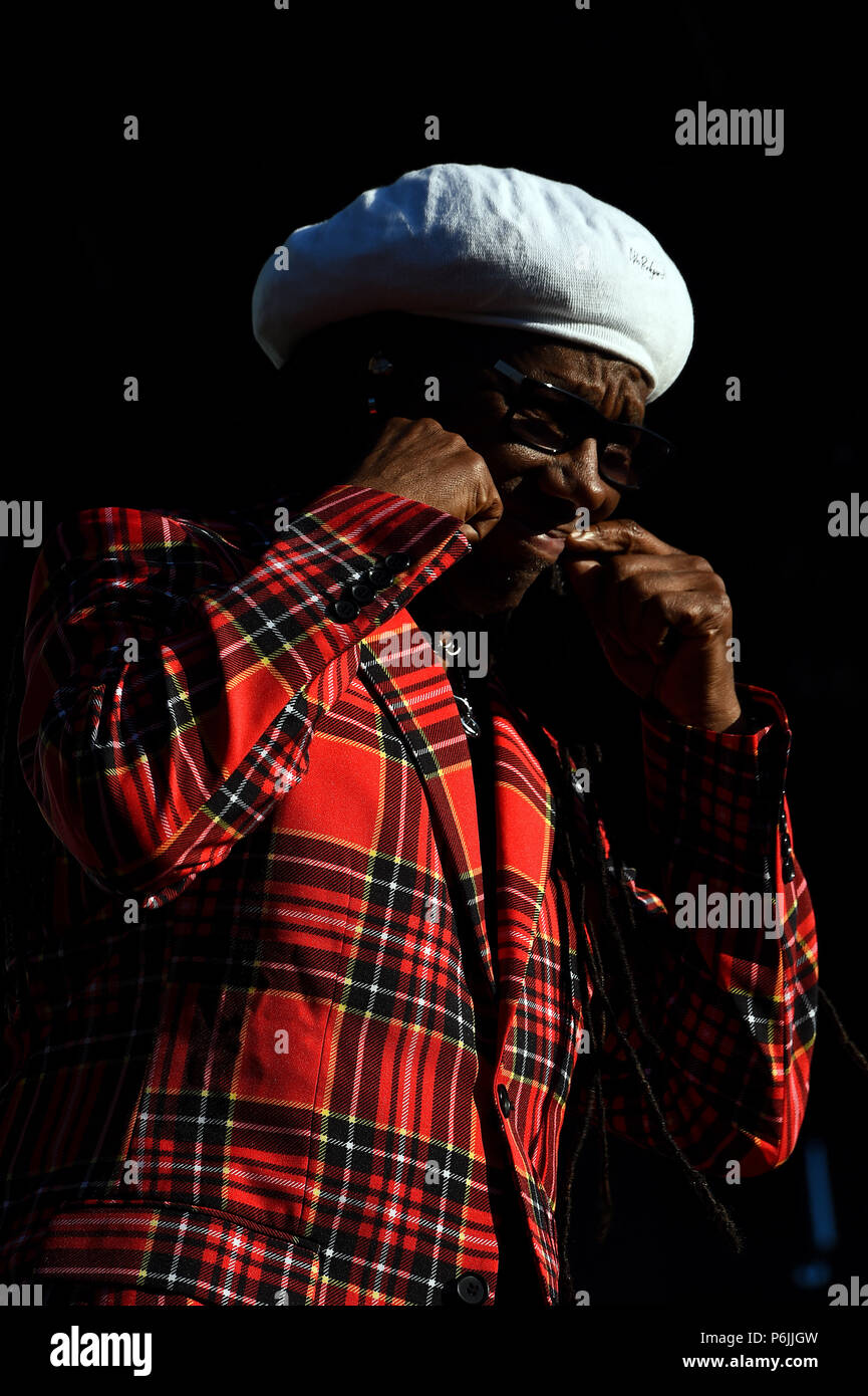 Glasgow, Royaume-Uni. Jun 30, 2018. Fiesta X fois Festival Glasgow Glasgow. La première Fiesta X fois Festival dans le parc de Kelvingrove, Glasgow. Nile Rogers effectue sur la scène principale le samedi 30 juin 2018 Photo © Andy Buchanan Credit : Andy Buchanan/Alamy Live News Banque D'Images