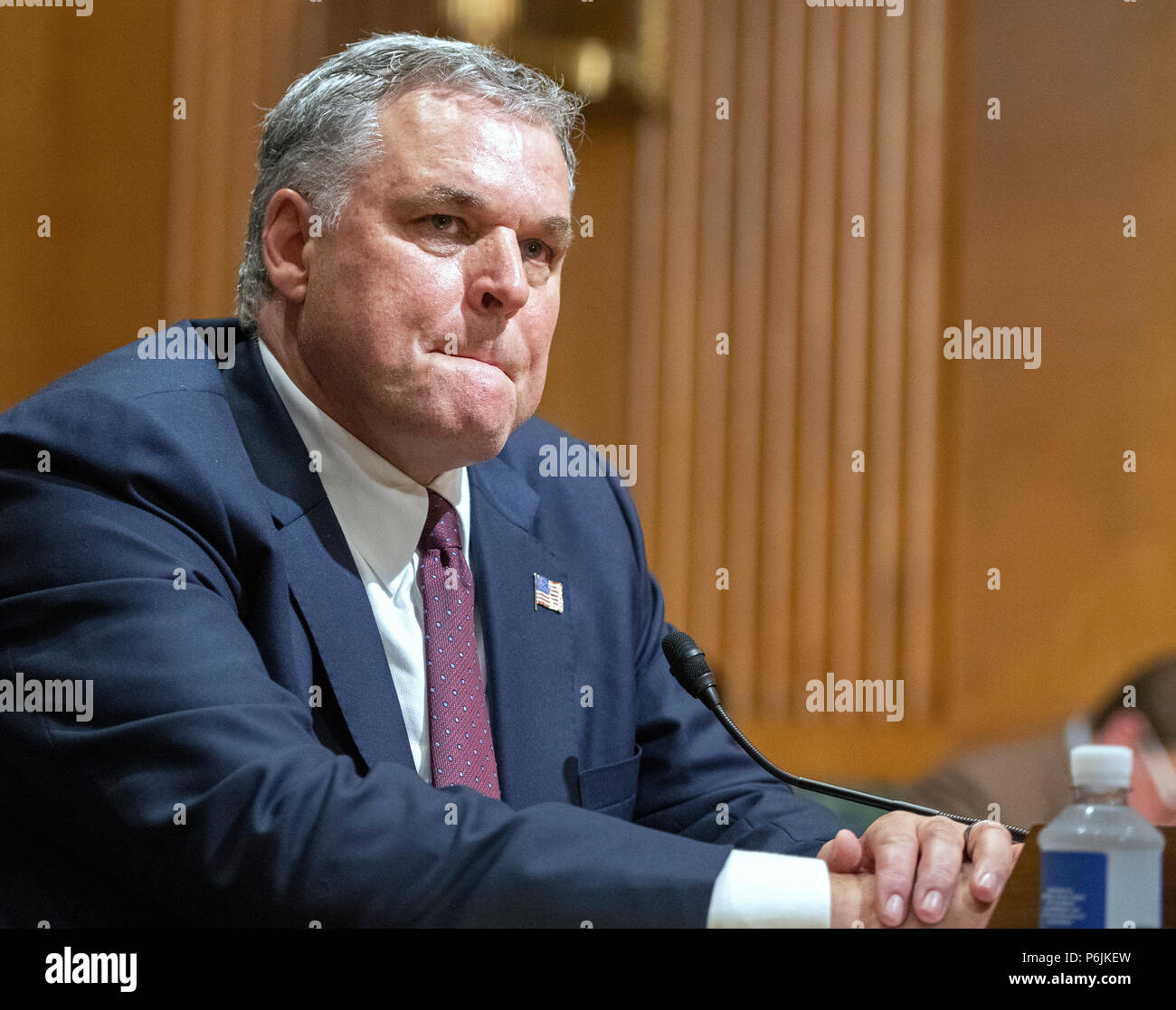 Charles P. Rettig témoigne devant le Sénat des États-Unis des finances sur sa nomination pour être le commissaire de l'administration fiscale (IRS) sur la colline du Capitole à Washington, DC le jeudi 28 juin 2018. Credit : Ron Sachs/CNP/MediaPunch Banque D'Images