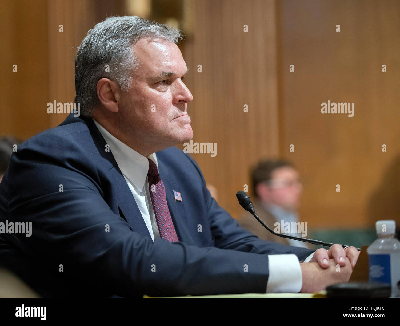 Charles P. Rettig témoigne devant le Sénat des États-Unis des finances sur sa nomination pour être le commissaire de l'administration fiscale (IRS) sur la colline du Capitole à Washington, DC le jeudi 28 juin 2018. Credit : Ron Sachs/CNP/MediaPunch Banque D'Images