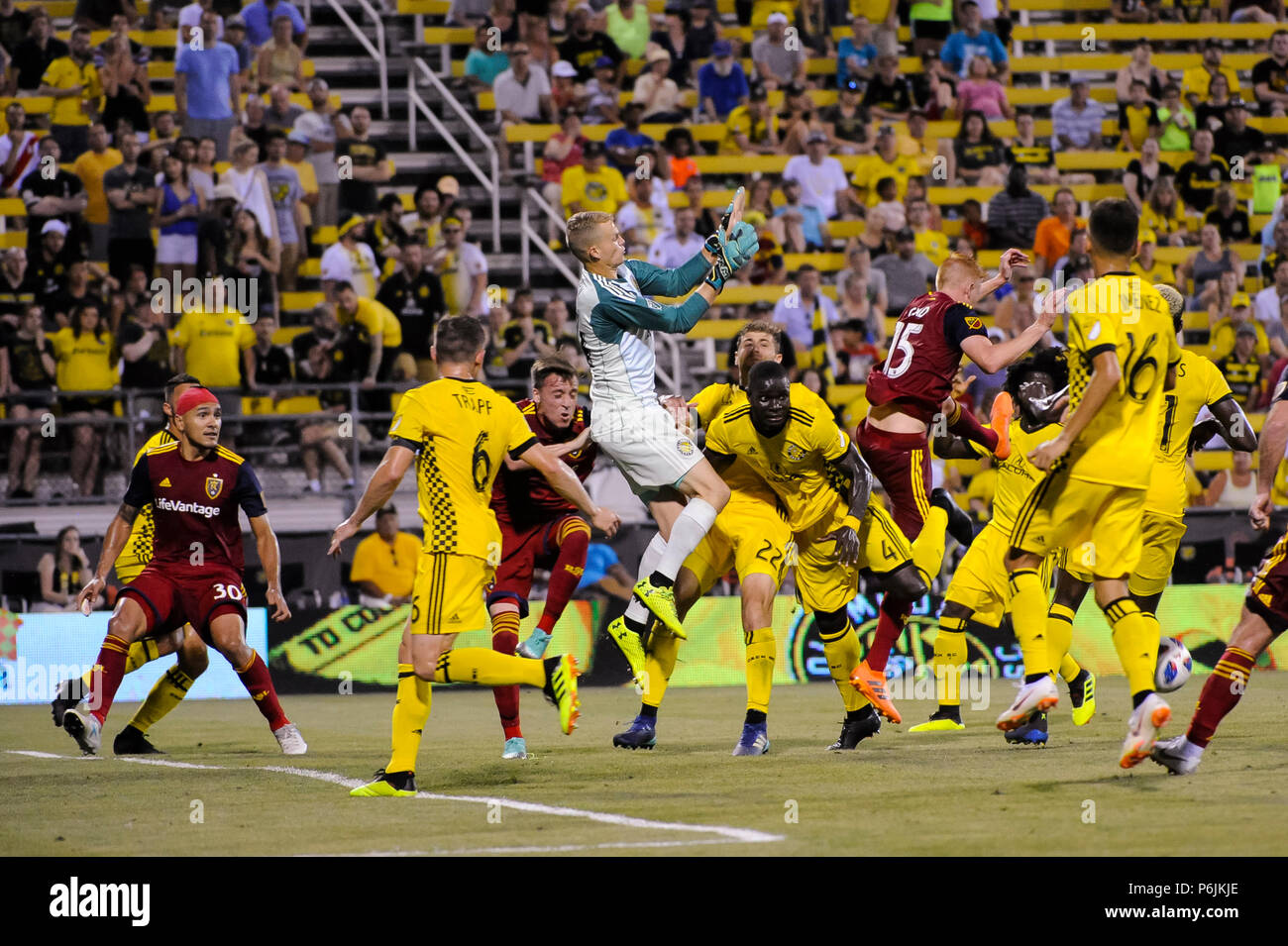 Samedi, 30 juin 2018 : Columbus Crew SC gardien Jon Kempin (24) Pas pour la balle dans la deuxième partie du match entre Real Salt Lake et Columbus Crew Stadium, MAPFRE à SC à Columbus OH. Crédit Photo obligatoire : Dorn Byg/Cal Sport Media. Columbus Crew SC 2 - Real Salt Lake 1 Banque D'Images