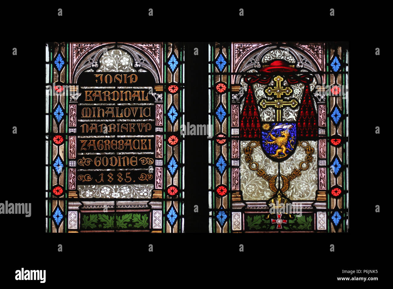 Armoiries du Cardinal Joseph Mihalovic, vitraux dans la cathédrale de Zagreb, dédiée à l'assomption de Marie Banque D'Images