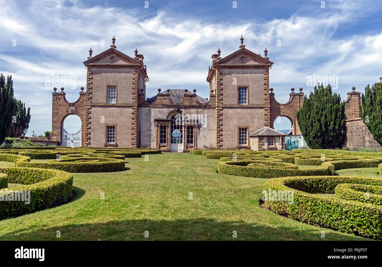 Jardin viev formelle à l'arrière du Chatelherault Estate dans Ferniegair Chatelherault Parc Pays UK Scotland Lanarkshire Hamilton Banque D'Images