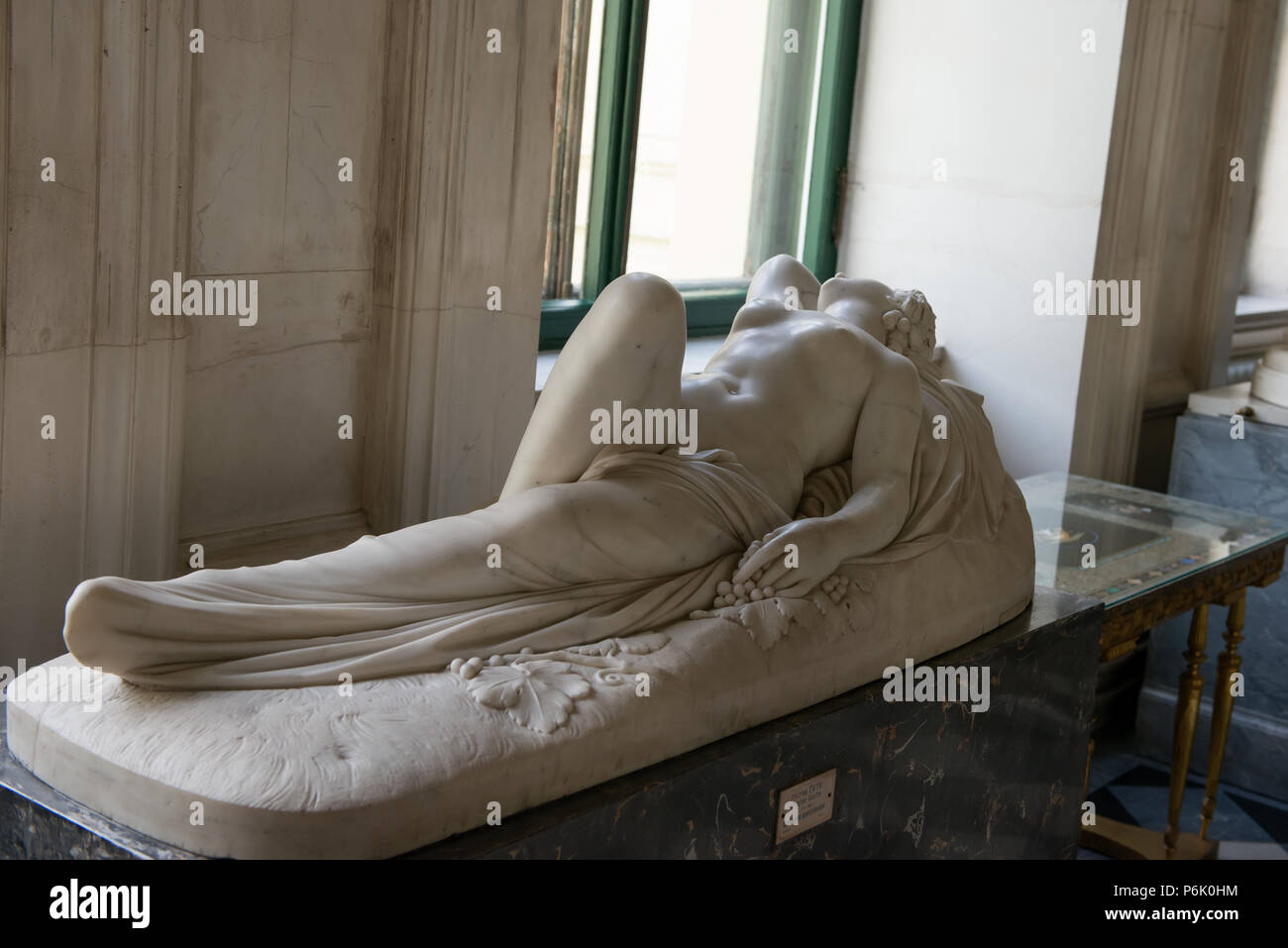 SAINT PETERSBURG, Russie - le 18 août 2017 : l'Ariane endormie. La statue est l'œuvre de Paolo Triscorni Andrea d'anciens originaux dans l'État Banque D'Images