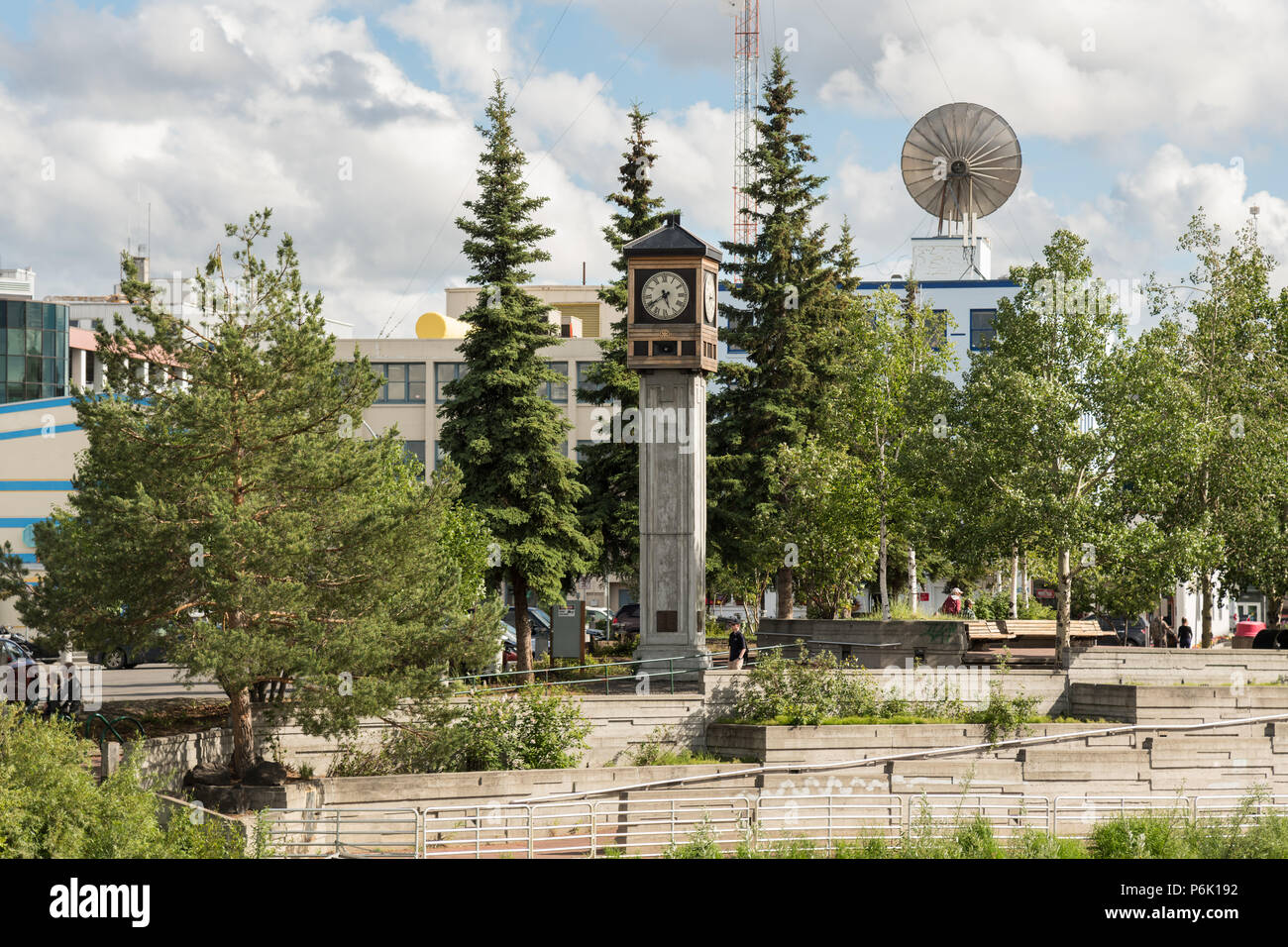 Golden Heart Plaza et le Club Rotary de Fairbanks Réveil, centre-ville de Fairbanks, en Alaska. Le centre-ville de Plaza a été construit pour célébrer l'anniversaire d'argent de l'état de l'Alaska en 1984. Banque D'Images