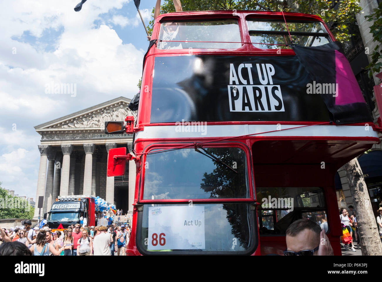 Paris, France, les militants français du sida manifestent, à la fierté gay annuelle, Marche LGBT, ACT Up-Paris, ONG on Street, Pride march, Bus à impériale Banque D'Images