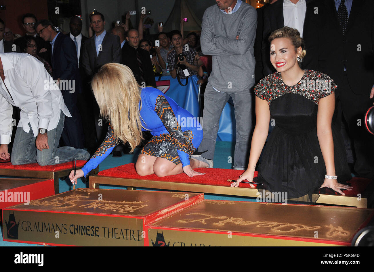 Britney Spears Plus Le Facteur X A Part Imprimer Au Chinese Theatre De Los Angeles Britney Spears Plus De Cas A Hollywood Life Californie Red Carpet Event Usa Cinema Celebrites Photographie Bestof