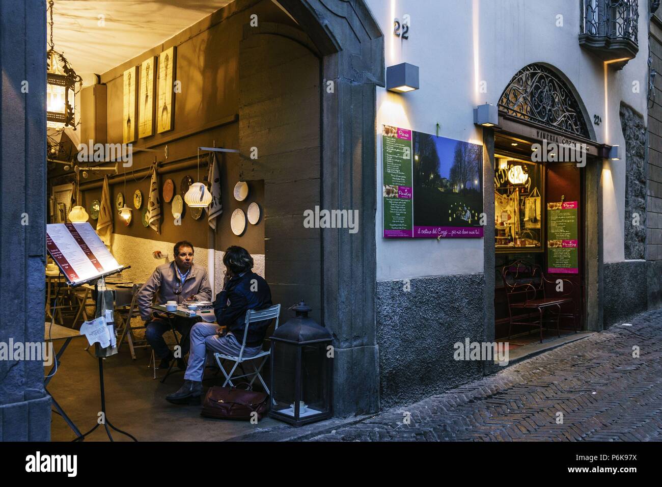 Restaurante pizzeria, via Bartolomeo Colleoni, ciudad alta, Bergame, Lombardie, Italia, Europa. Banque D'Images