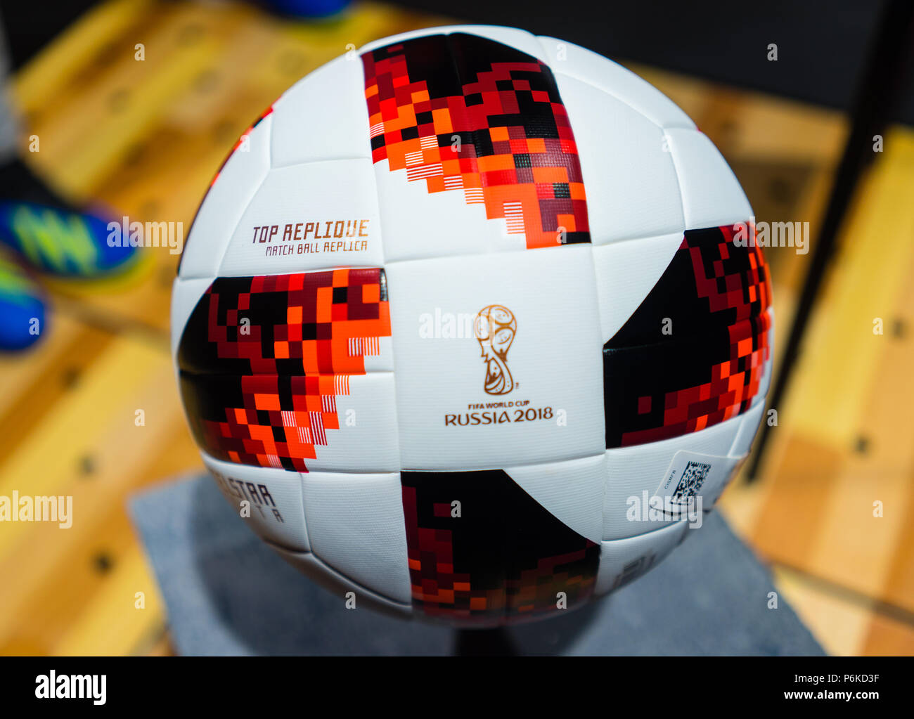 Le 30 juin 2018. Le ballon officiel de la Coupe du Monde 2018 matchs de  football Adidas Telstar Chabet Photo Stock - Alamy