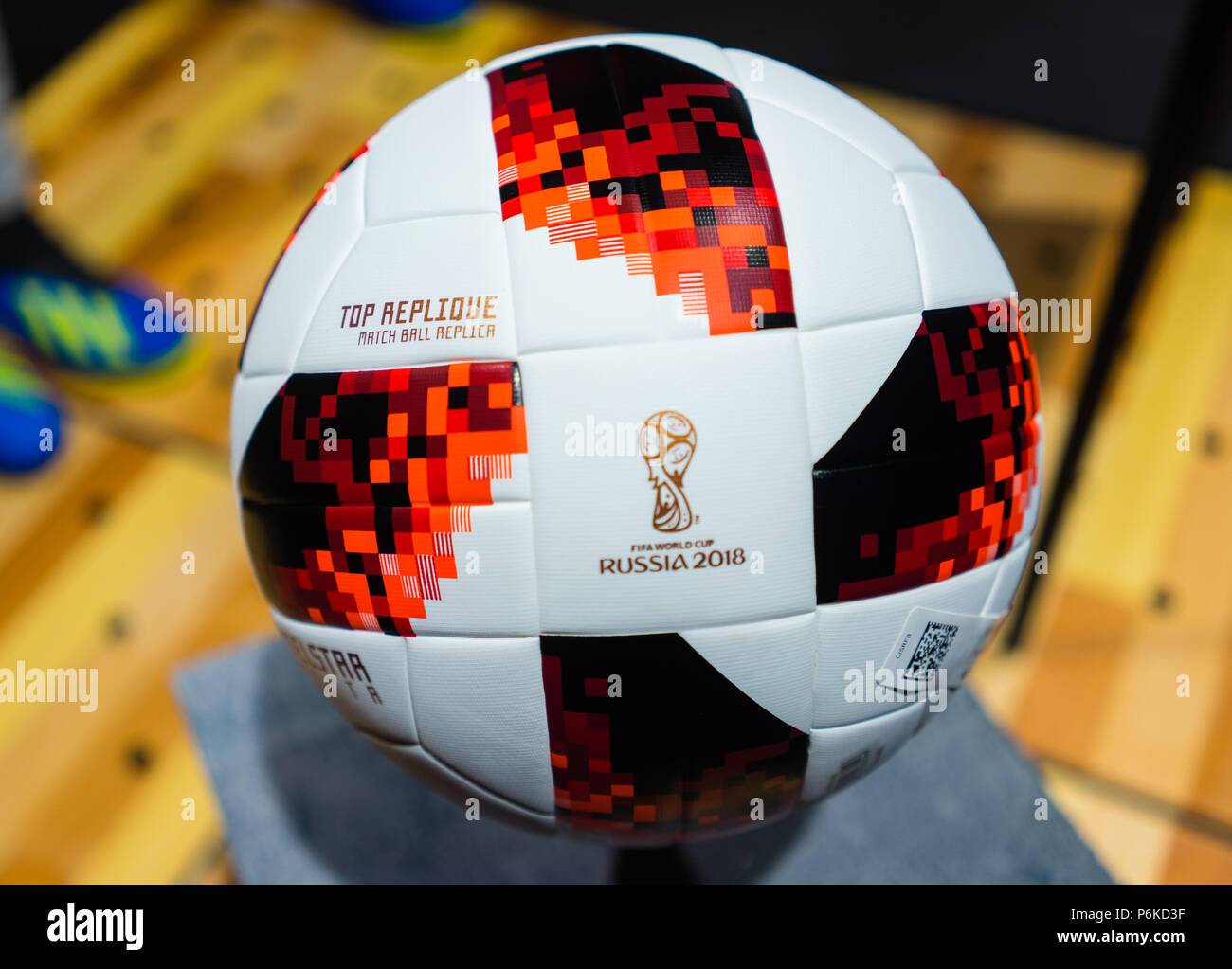 Le 30 juin 2018. Le ballon officiel de la Coupe du Monde 2018 matchs de football Adidas Telstar Chabet Banque D'Images
