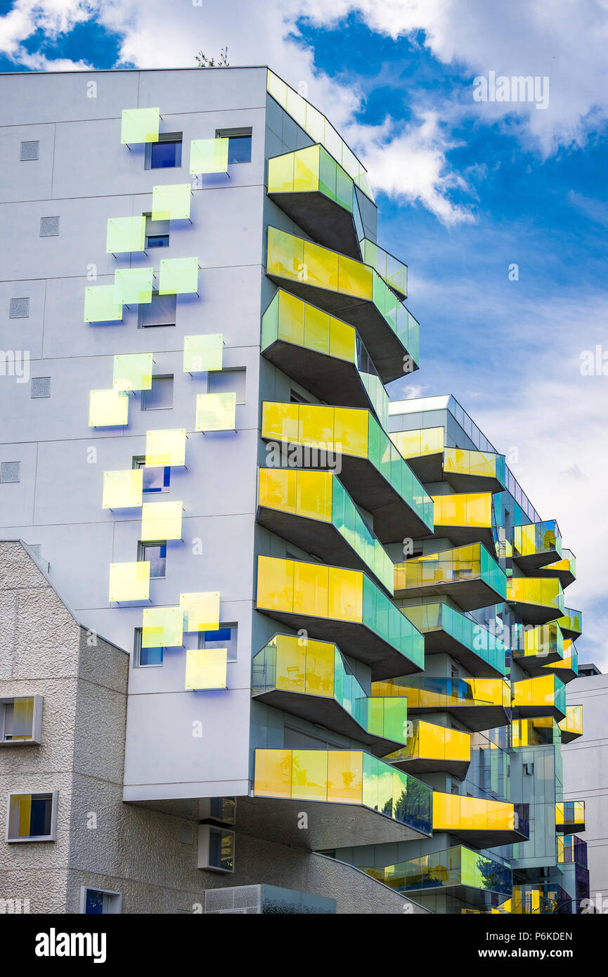 À l'aide de bâtiments inhabituels de l'architecture moderne à Paris, France Banque D'Images