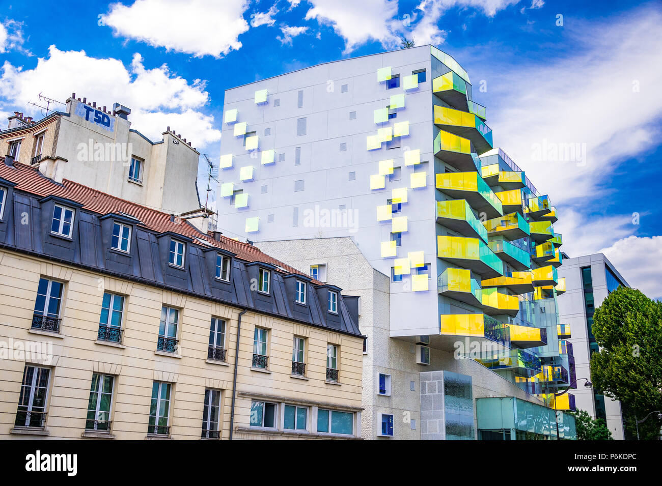 À l'aide de bâtiments inhabituels de l'architecture moderne à Paris, France Banque D'Images