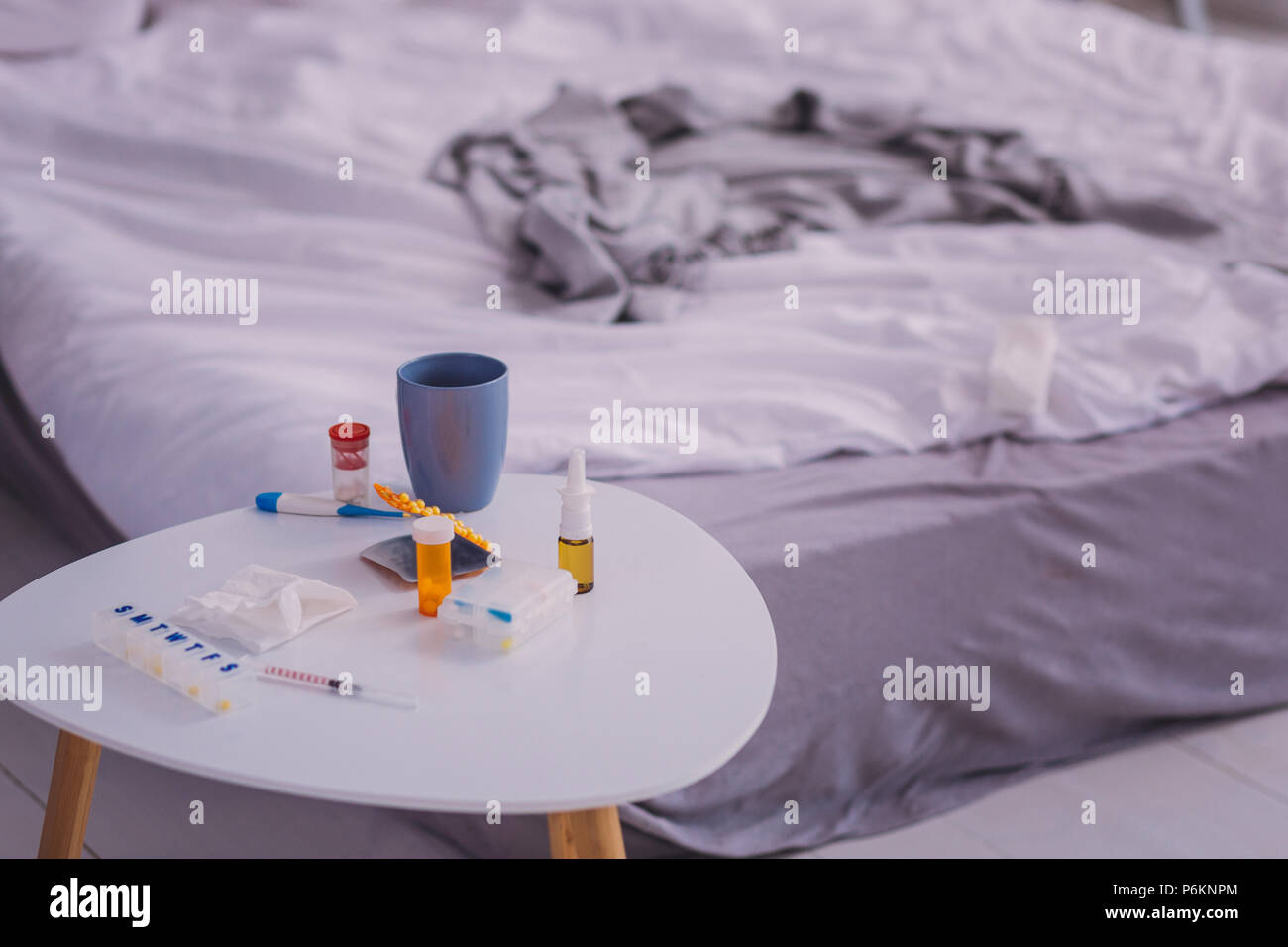 Tableau blanc debout sur l'avant-plan Banque D'Images