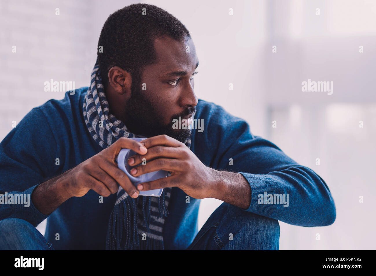 L'Afrique de l'homme graves à côté Banque D'Images