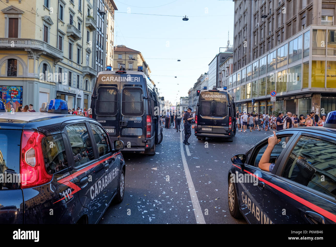 Milan, Italie. Jun 30, 2018. Les Carabinieri italiens la police lors de la manifestation de la fierté 2018 de Milan. Le 30 juin 2018. Gentiane : crédit Polovina/Alamy Live News Banque D'Images