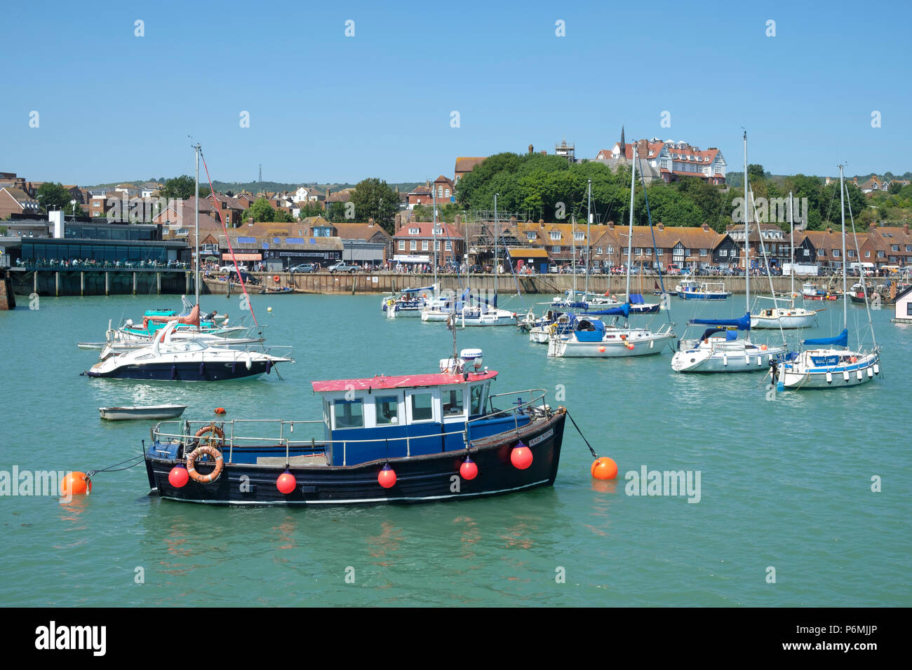 Bateaux amarrés dans le port de Folkestone, Kent, Côte Sud, England UK Banque D'Images