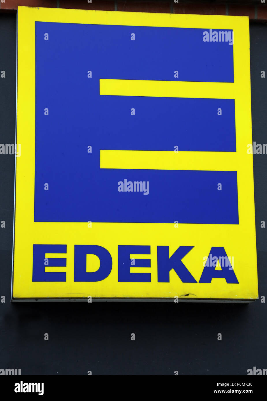 Warnemuende, plaque constructeur du détaillant Edeka Banque D'Images