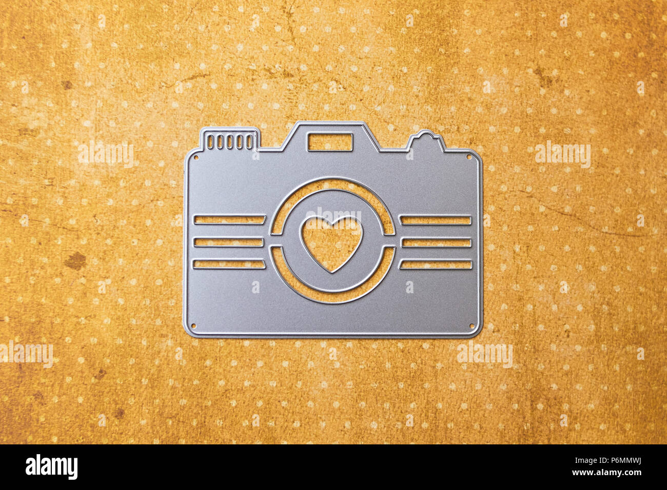 Scarpbooking die-pièce forme l'amour de l'appareil photo Banque D'Images