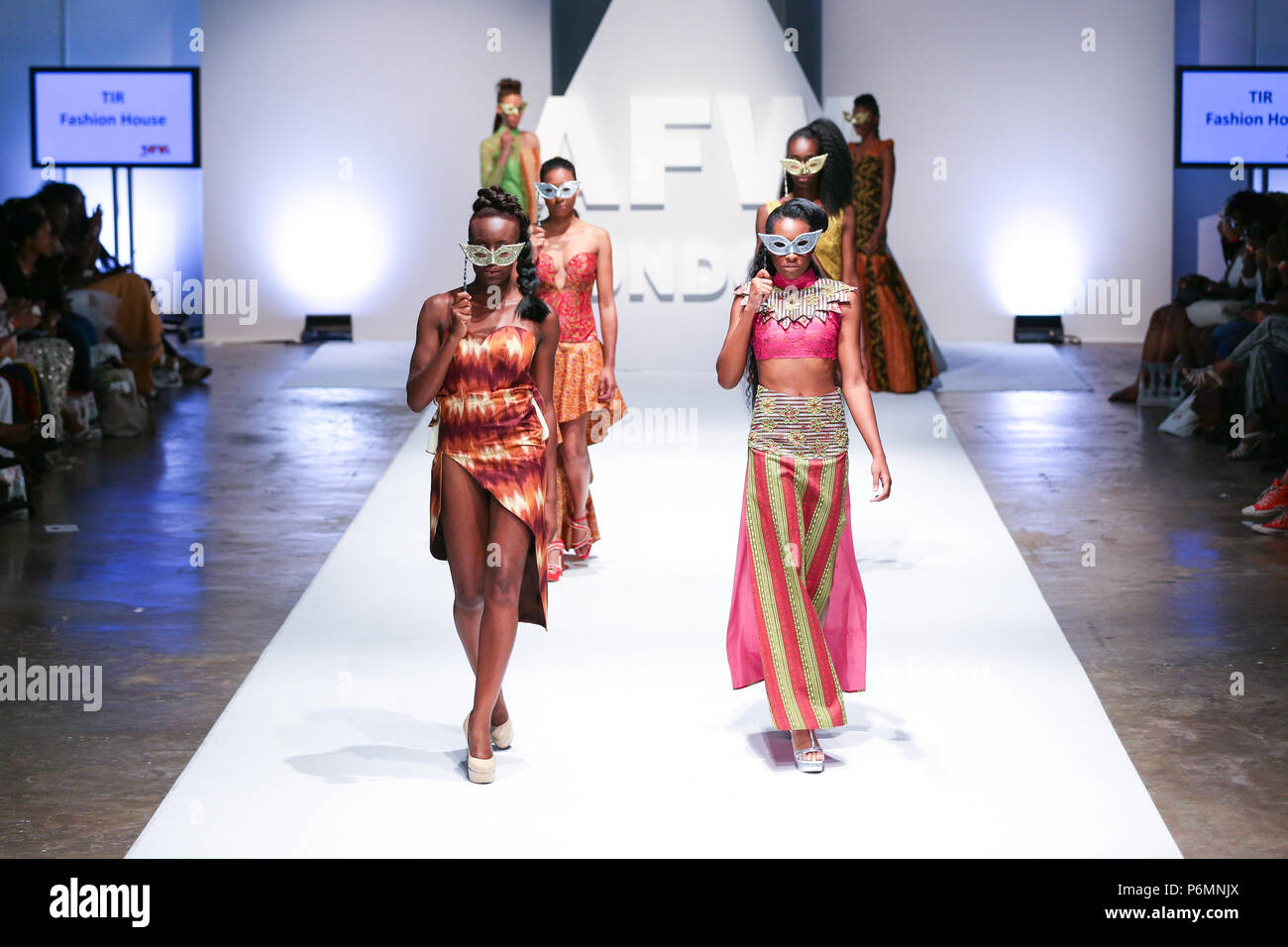Londres, Royaume-Uni, août 2014, la maison de mode TIR a présenté sa nouvelle collection lors de la Fashion Week de Londres 2014 L'Afrique. Mariusz Goslicki/Alamy Banque D'Images