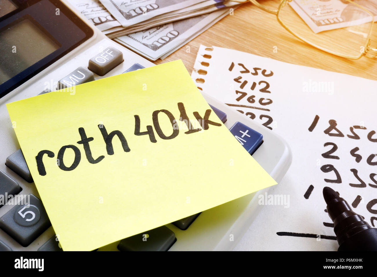 Stick avec 401k mots Roth et de l'argent. La retraite. Banque D'Images