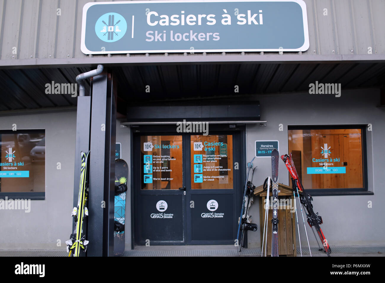 Alpes françaises. Domaines Skiables. Saint-Gervais-Les-Bains en hiver. Casiers à skis. Saint-Gervais. La France. Banque D'Images