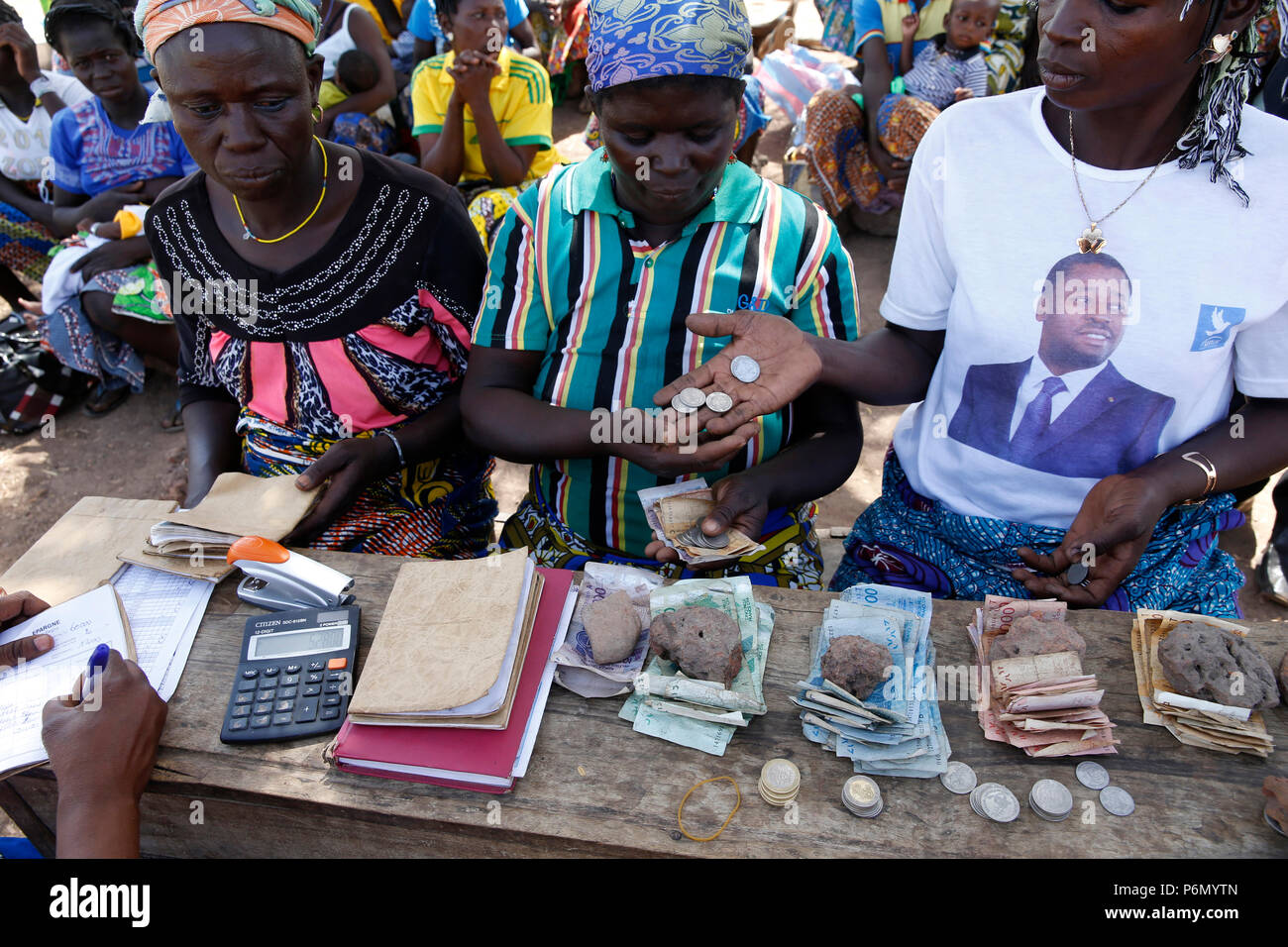 Remboursement de prêts de microfinance dans le nord du Togo. Banque D'Images