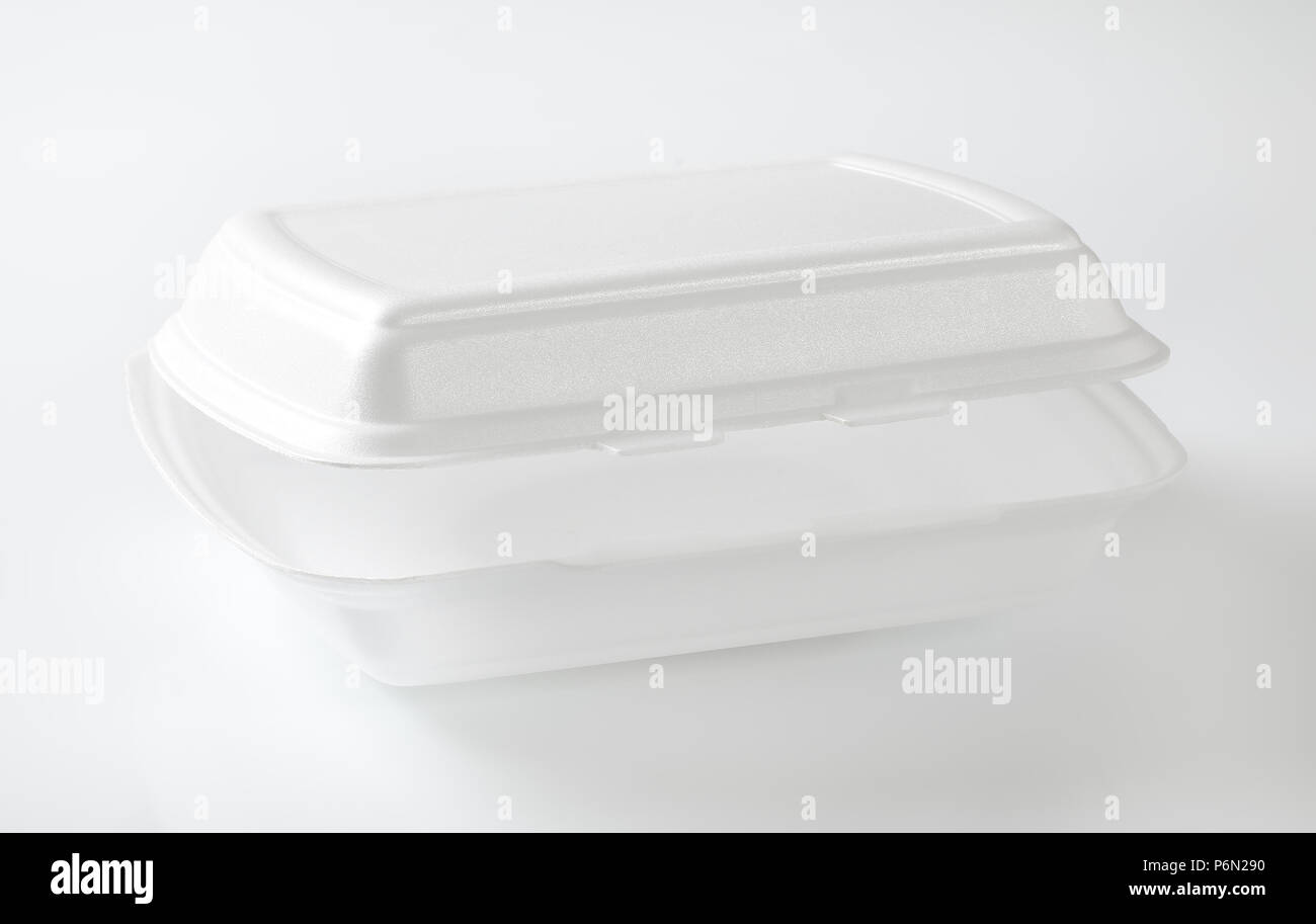 Fast food box polystyrène blanc sur fond blanc Banque D'Images