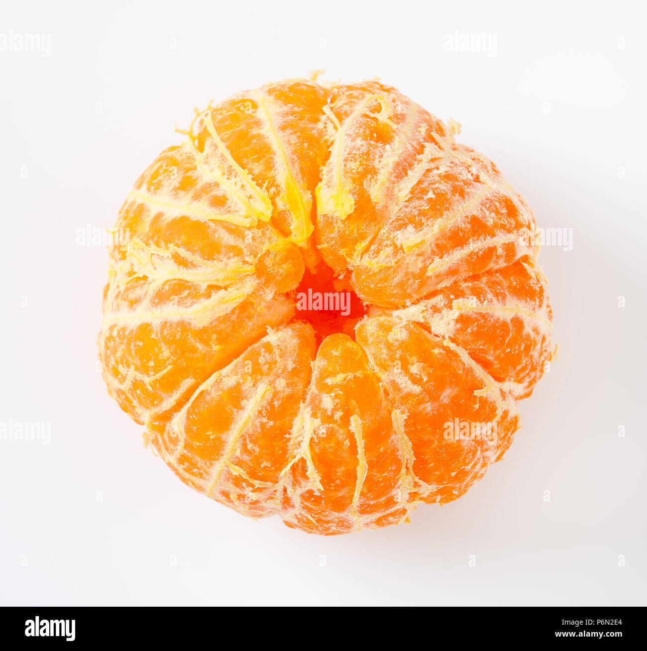 Mûres pelées la mandarine sur fond blanc Banque D'Images Mûres pelées la mandarine sur fond blanc Banque D'Images