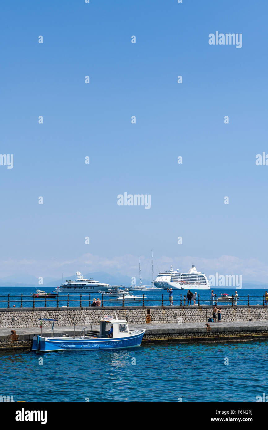 Sur le mur du port d'Amalfi Amalfi Coast Banque D'Images