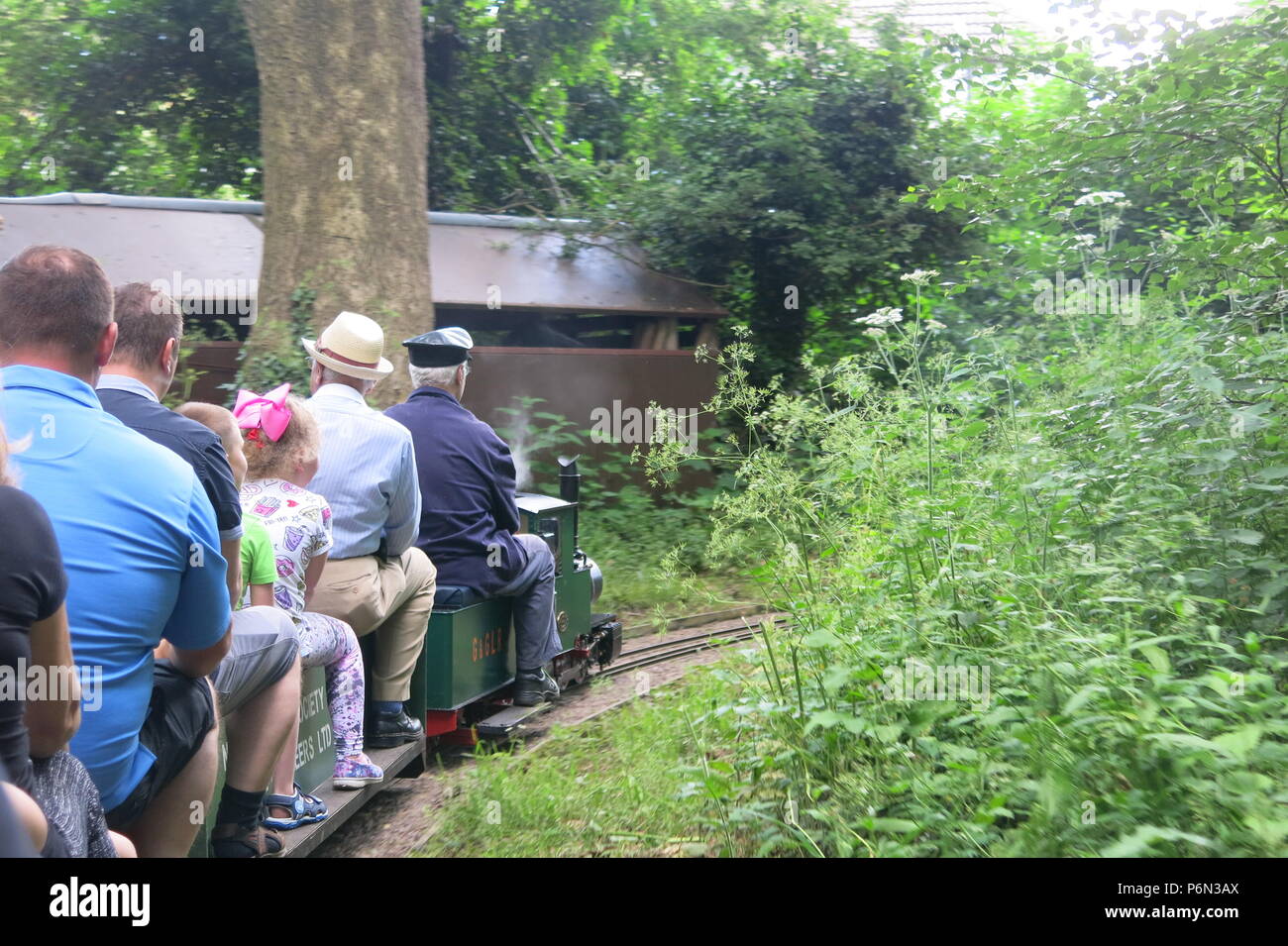 L'exécution publique mensuelle à Delapre, Northampton est une sortie pour les amateurs de trains à vapeur, les adultes et les jeunes ; 50p un trajet Banque D'Images