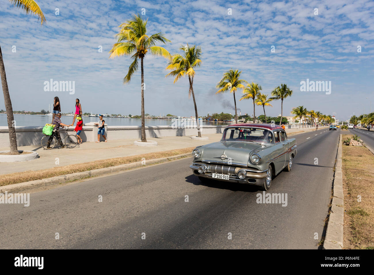 1950 Plymouth taxi classique, connu localement sous le nom de 'almendrones' dans la ville de Cienfuegos, Cuba. Banque D'Images