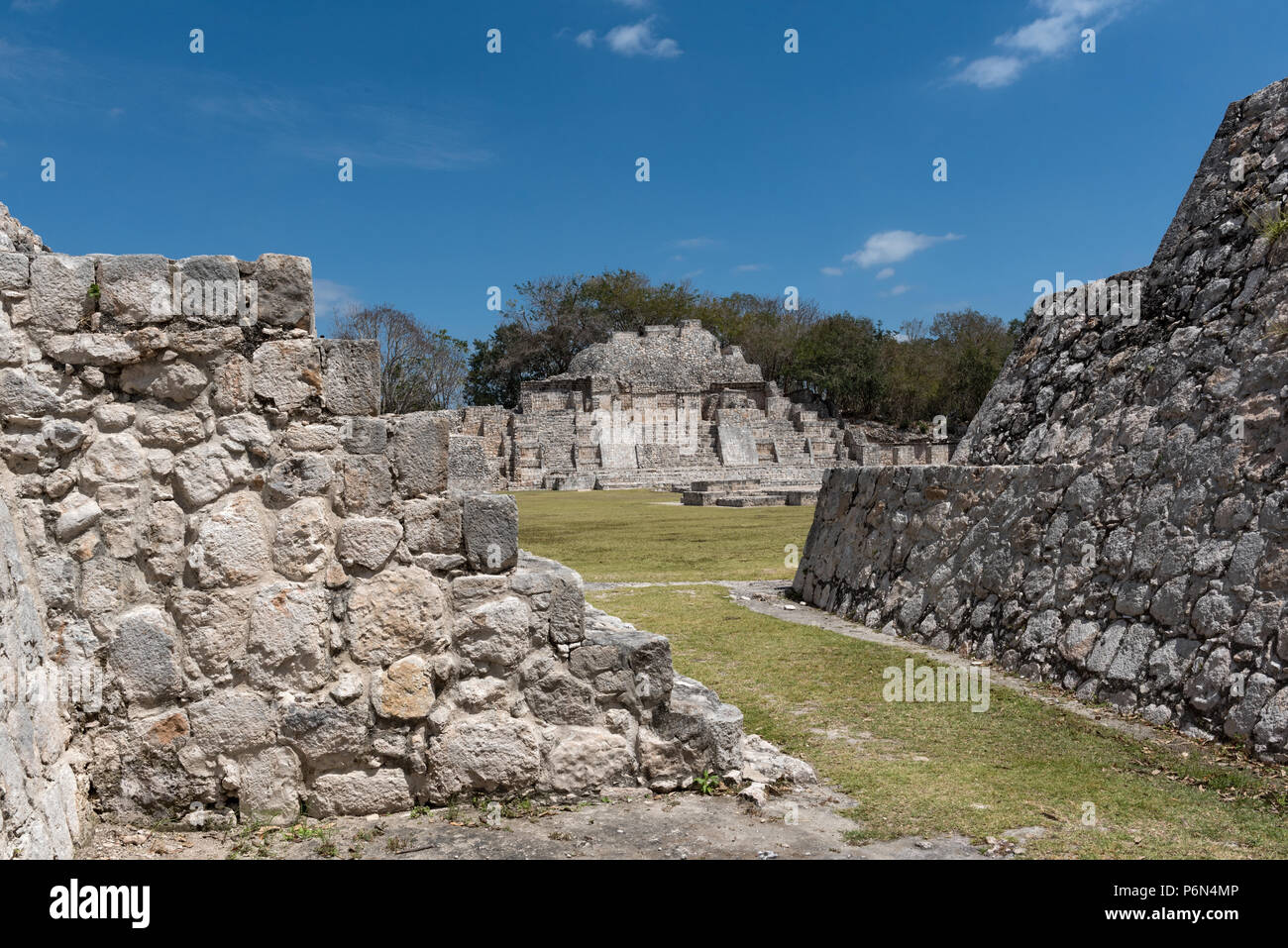 Ruines de l'ancienne ville maya de Edzna près de Campeche, Mexique Banque D'Images